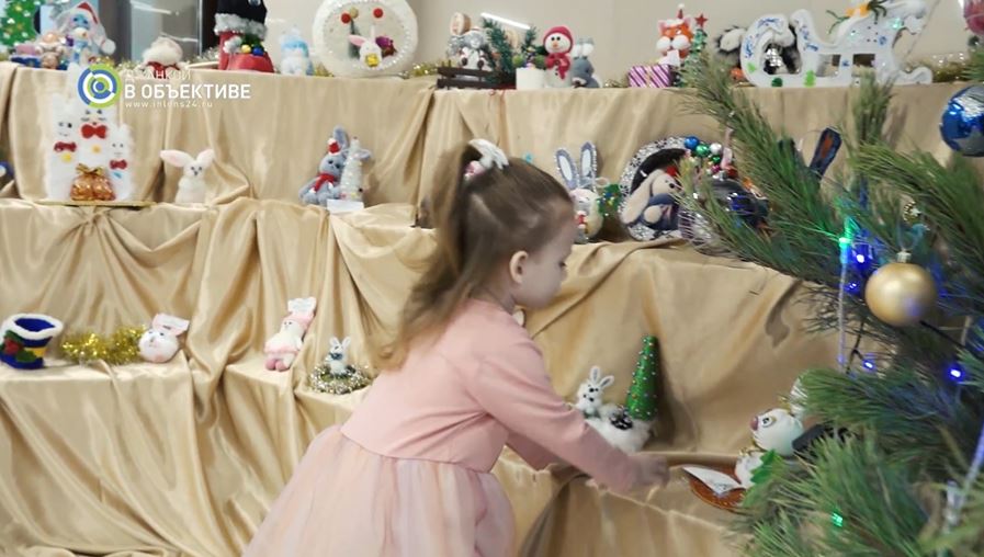 Джанкой в объективе Подарки от Госдумы получили дети военных в Джанкое / 2022 в Джанкойском ЦКиД