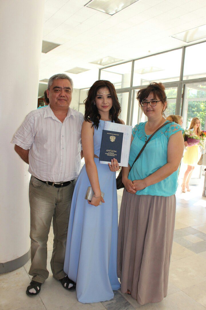 Мерьем Мамутова с родителями