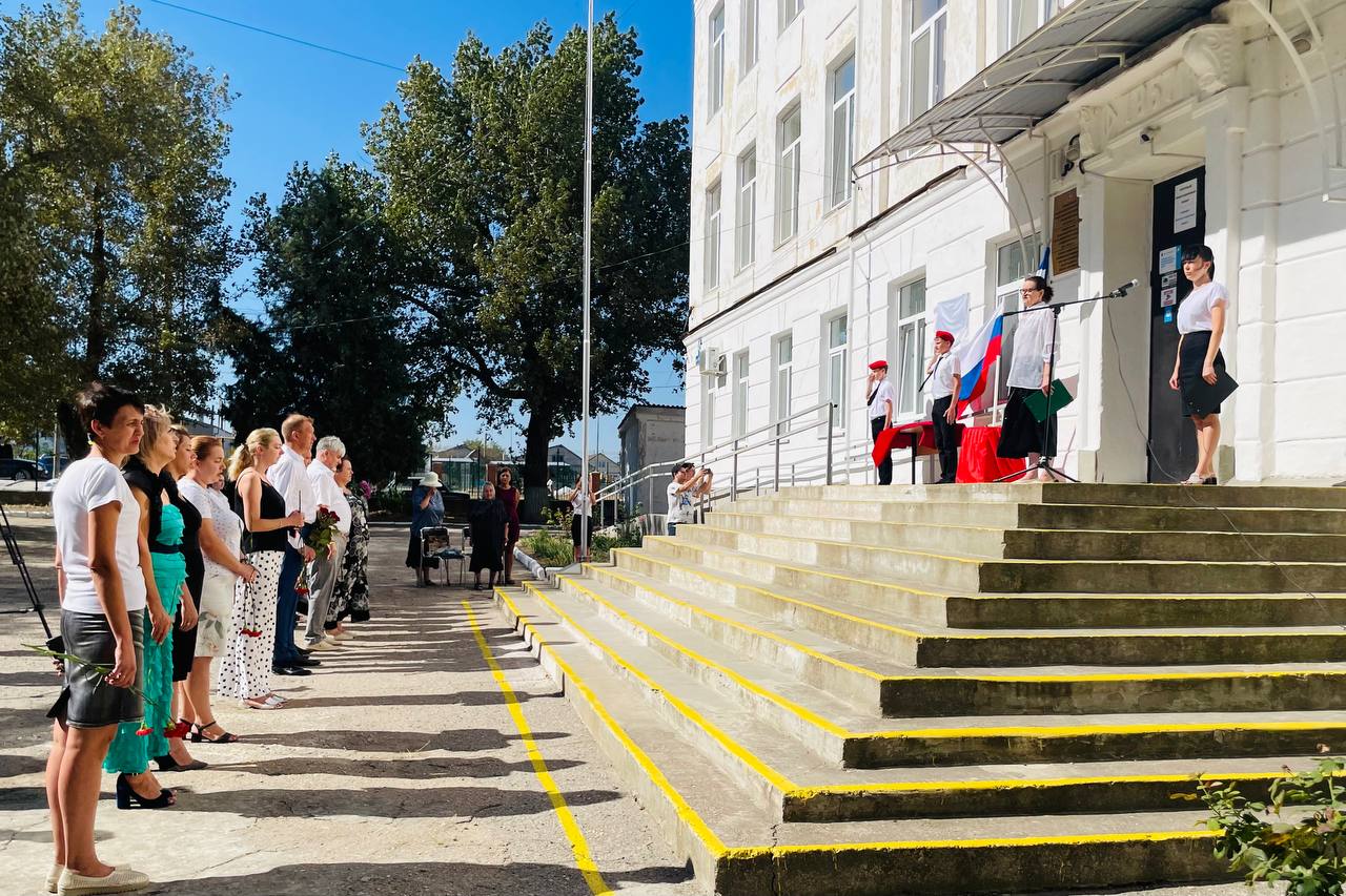 В Джанкое увековечены имена бойцов СВО в образовательных учреждениях / 2023  — Джанкой в объективе