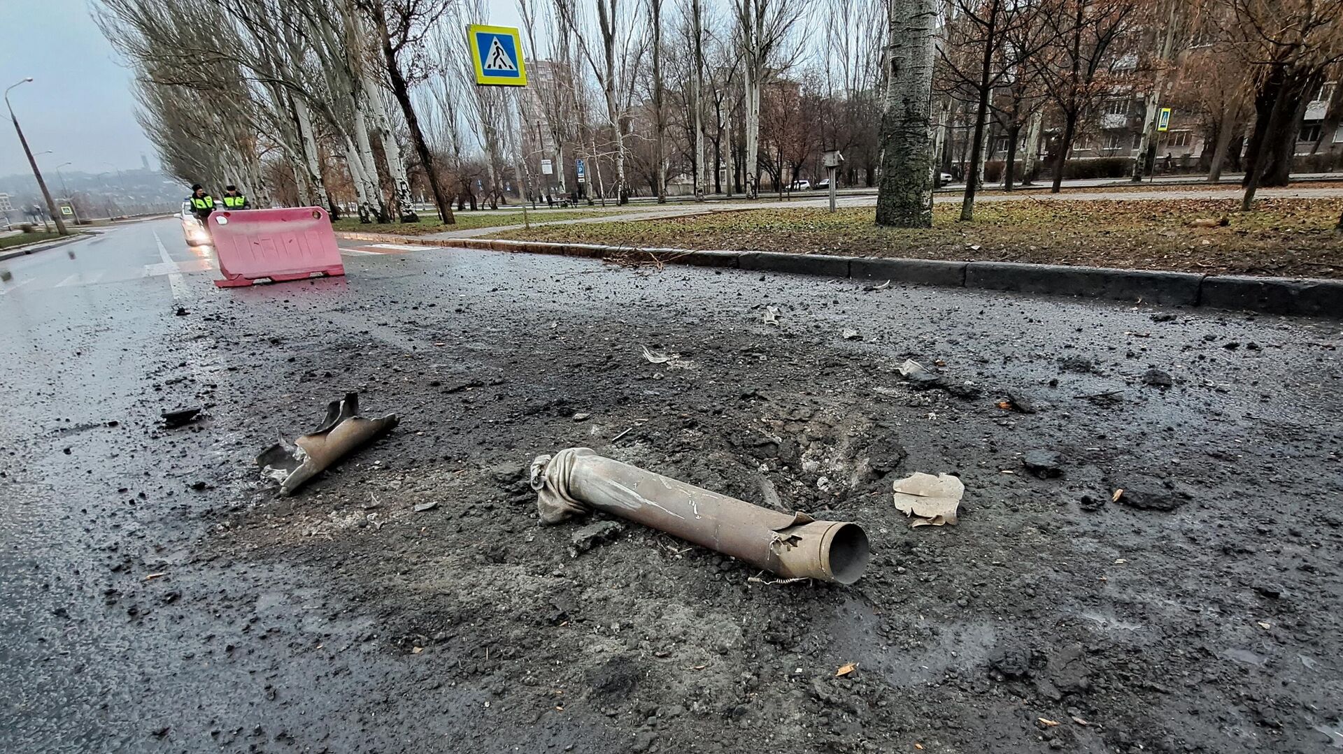 Память. При обстреле Донецка повреждено здание гимназии.