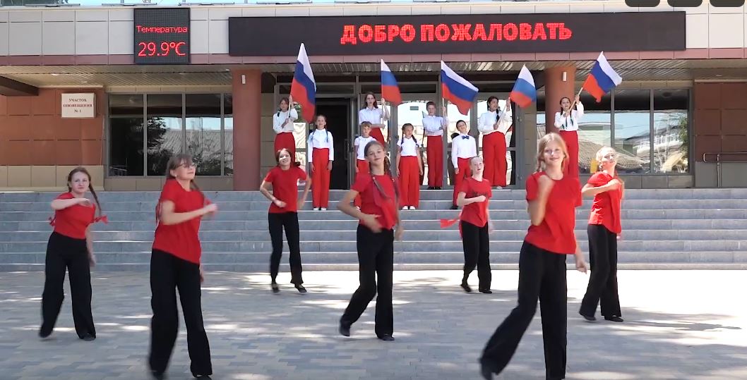 Джанкой в объективе День Флага: палитра русского народа /2024 День флага в Джанкое