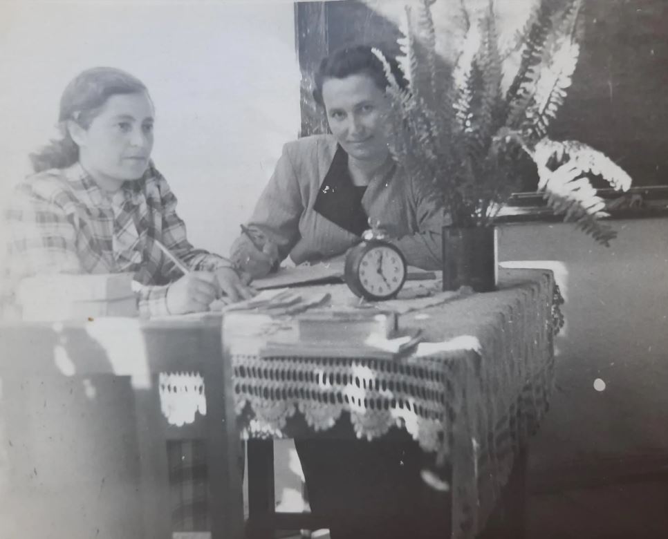 Джанкой в объективе Школа - мир, любимый сквозь года/Джанкой 1950 - 2025 Джанкой в объективе Школа - мир, любимый сквозь года/Джанкой 1950 - 2025 Железнодорожная школа Джанкоя. 1953 г. Фото Г.Осадчего