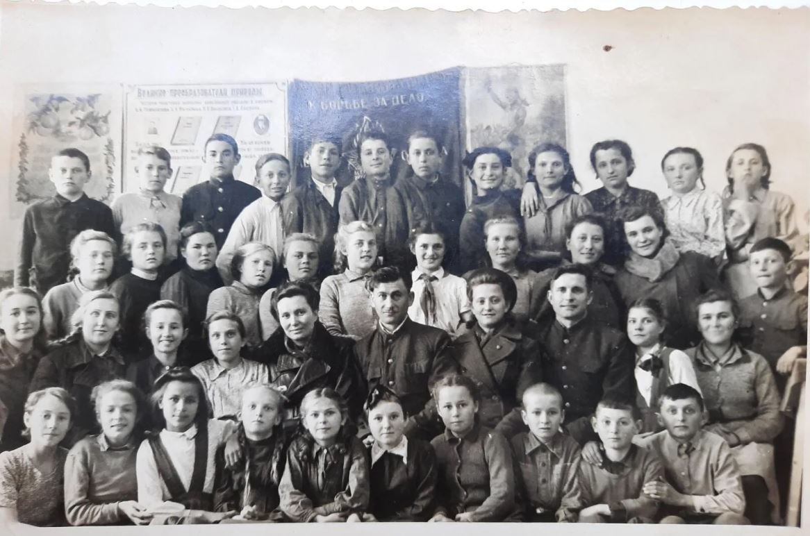 Джанкой в объективе Школа - мир, любимый сквозь года/Джанкой 1950 - 2025 Железнодорожная школа. 1949. из архива Г. Осадчего
