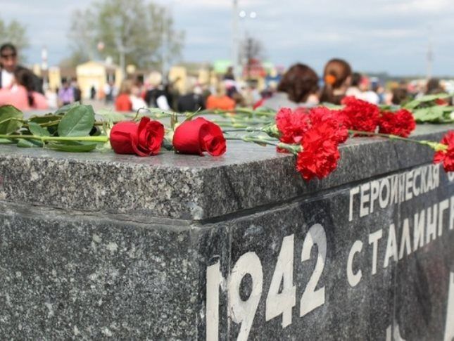Джанкой в объективе О подвиге сквозь годы: Сталинград - Джанкой/1943 подвиг в камне