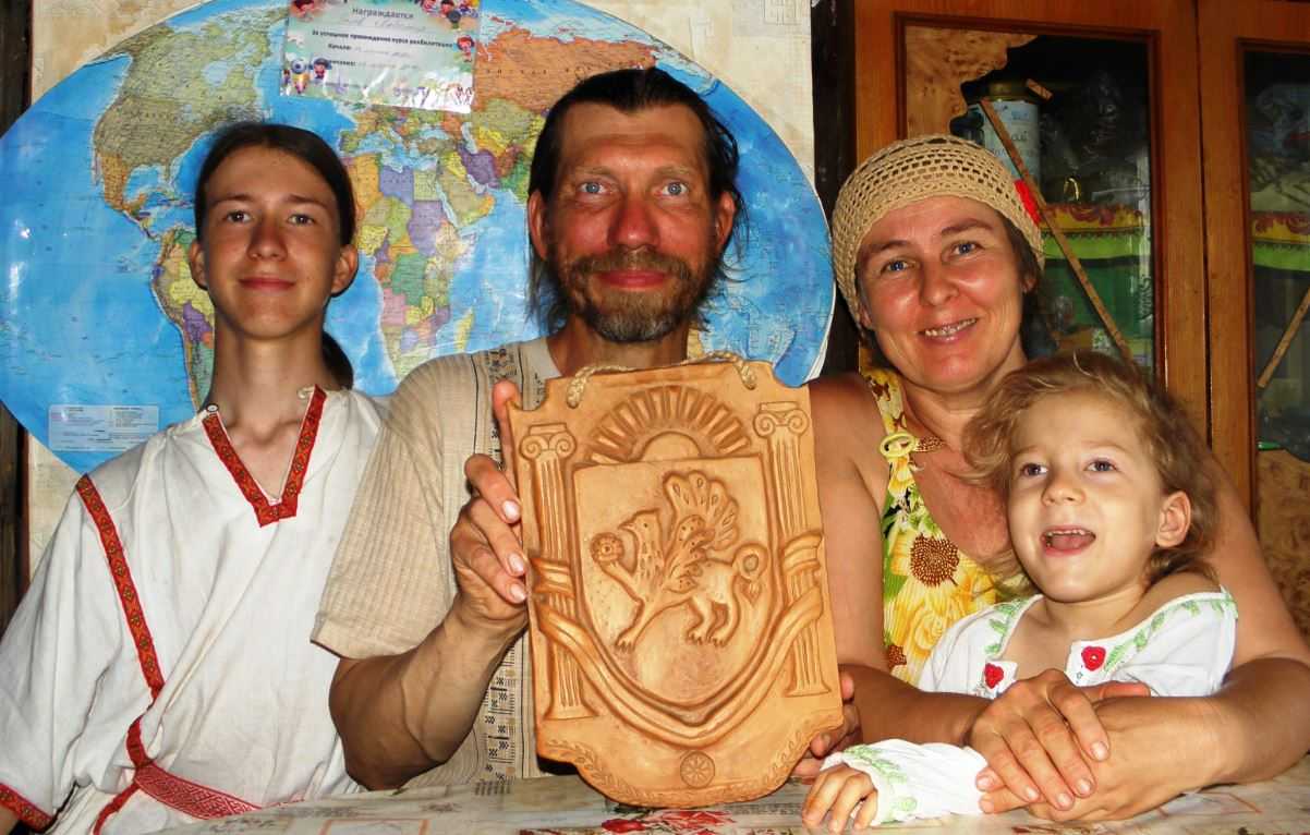 Джанкой в объективе Два мира, согретые творчеством джанкойцев/ 2026 семейное творчество